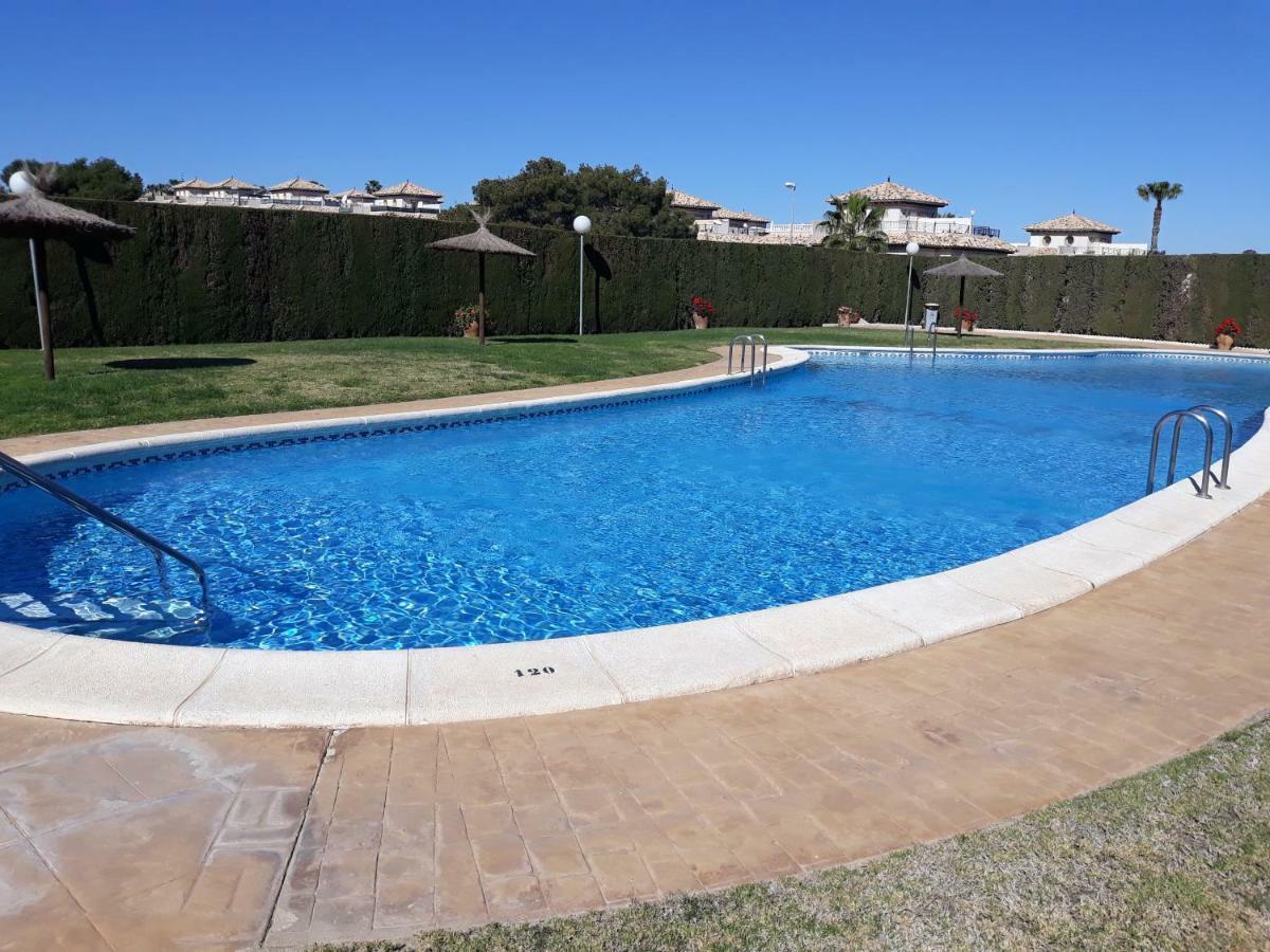 Fabulous Detached Large Villa 5 Bedrooms 3 Bathrooms Backing Onto Villamartin Golf Course Villamartin (Valencia) Exterior foto